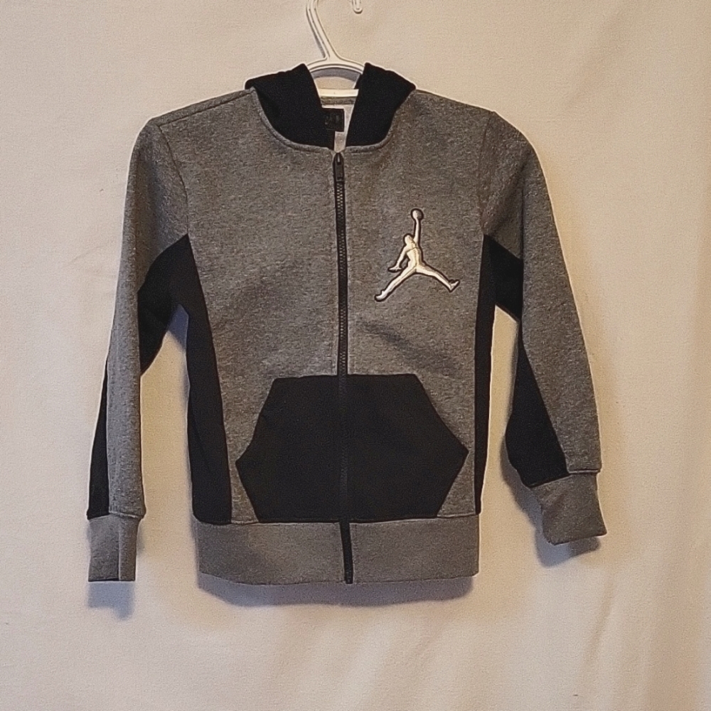 Boys Jordan zip up hoodie. Size small 8-10 years.